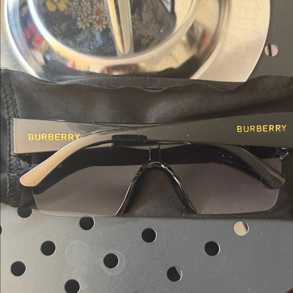 Burberry Black Rimless Shield Sunglasses with Gold Logo - Picture 2 of 5